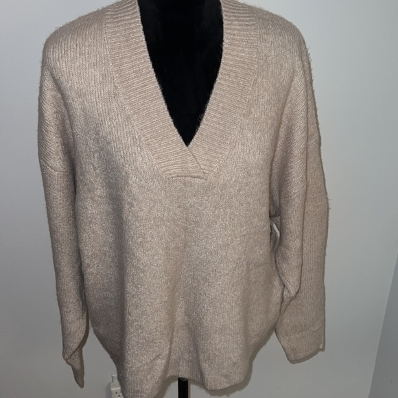 Express tan relaxed fussy long sleeves sweater Sz XS - Picture 1 of 8